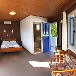 Vliho Bay Boutique Yénion