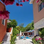 Vliho Bay Boutique 호텔 Yénion