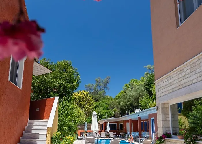 Vliho Bay Boutique Hotel Yénion